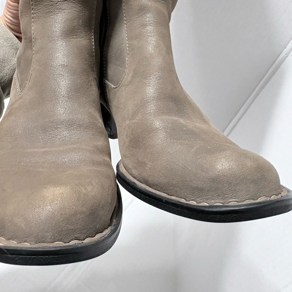 Women's Born Taupe Knee-High Nubuck Leather Boots.‎ Soft Fleece Insulation. Zip - Picture 6 of 16